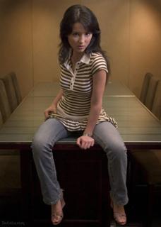 Julie Estelle feet photo 2