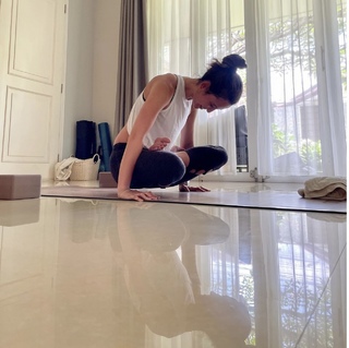 Julie Estelle feet photo 11