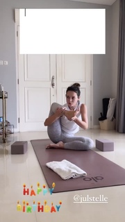 Julie Estelle feet photo 2