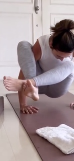 Julie Estelle feet photo 1