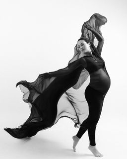 Julie Estelle feet photo 3