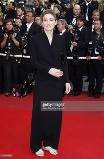 Julie Gayet feet photo 10