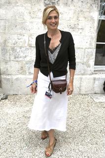 Julie Gayet feet photo 4