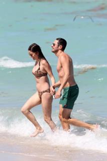 Julie Gonzalo feet photo thumbnail