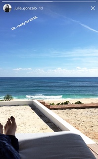 Julie Gonzalo feet photo thumbnail