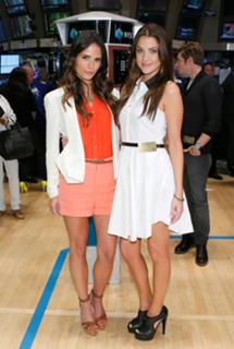 Julie Gonzalo feet photo thumbnail