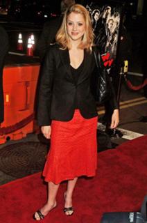 Julie Gonzalo feet photo thumbnail