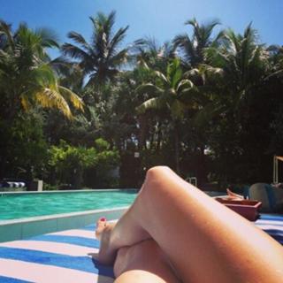 Julie Gonzalo feet photo thumbnail