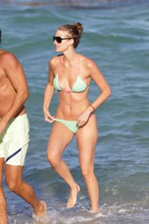 Julie Henderson feet photo 15