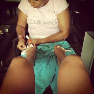 Julie Henderson feet photo 10