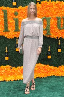 Julie Henderson feet photo 9