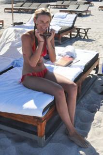 Julie Henderson feet photo 20