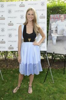 Julie Henderson feet photo 7