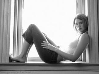 Julie McNiven feet photo 2