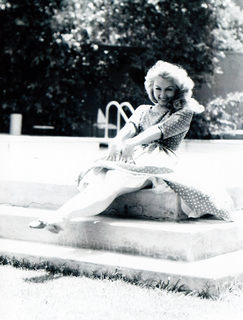 Julie Newmar feet photo thumbnail