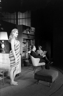 Julie Newmar feet photo thumbnail