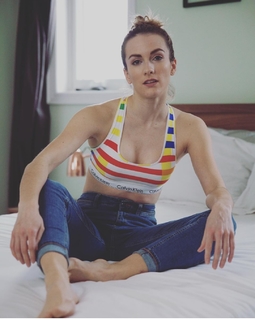 Julie Nolke feet photo thumbnail