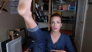 Julie Nolke feet photo thumbnail