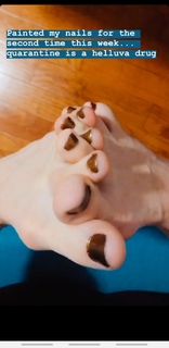 Julie Nolke feet photo thumbnail