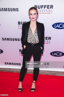 Julie Nolke feet photo thumbnail