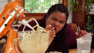 Julie Nolke feet photo thumbnail