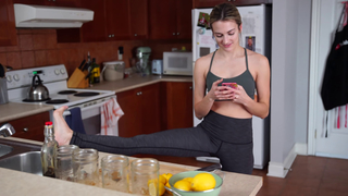 Julie Nolke feet photo thumbnail