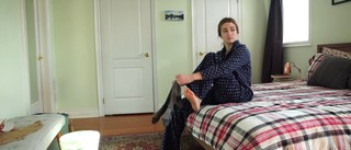 Julie Nolke feet photo thumbnail