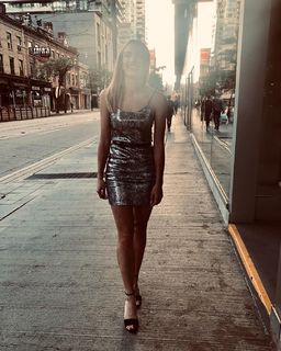 Julie Nolke feet photo thumbnail