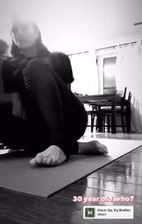 Julie Nolke feet photo thumbnail