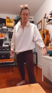 Julie Nolke feet photo thumbnail