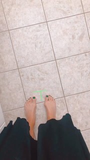 Julie Nolke feet photo thumbnail