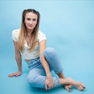 Julie Nolke feet photo thumbnail