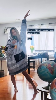 Julie Nolke feet photo thumbnail