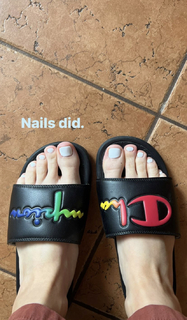 Julie Nolke feet photo thumbnail