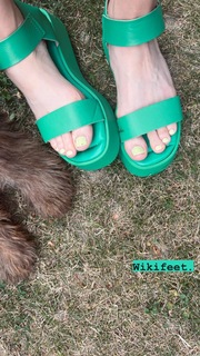 Julie Nolke feet photo thumbnail