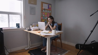 Julie Nolke feet photo thumbnail