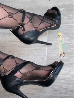 Julie Ricci feet photo 5