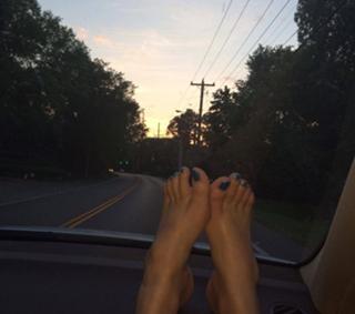 Julie Roberts feet photo 1