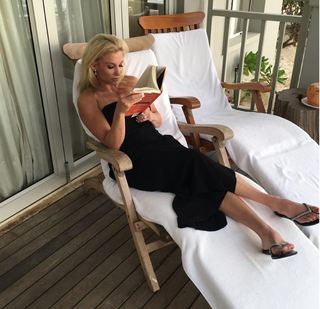 Julie Roberts feet photo 15