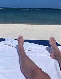 Julie Roberts feet photo 11