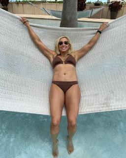 Julie Roberts feet photo 4