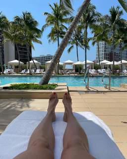 Julie Roberts feet photo 3