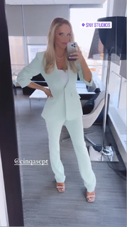 Julie Stewart-Binks feet photo 6
