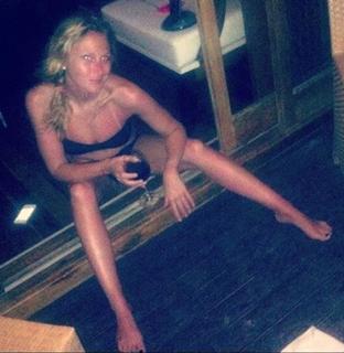 Julie Taton feet photo 13