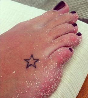 Julie Taton feet photo 12