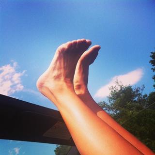 Julie Taton feet photo 1