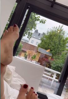 Julie Taton feet photo 2