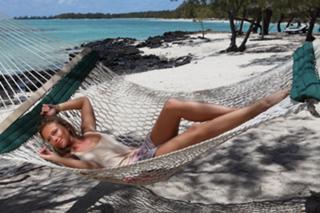 Julie Taton feet photo 18