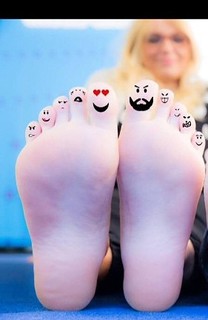Julie Van den Steen feet photo 8