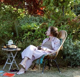 Julie Walters feet photo 3